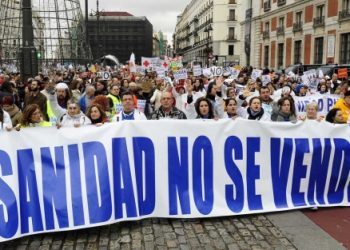 La Marea Blanca convocó a miles de personas en defensa de la Sanidad pública