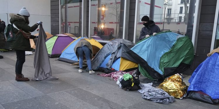 FRANCIA. Desalojan de las calles a personas pobres para que no «ensucien» la imagen de los JJ.OO