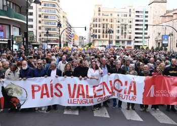 Miles de personas se manifiestan en Valencia en defensa de su cultura y contra el fascismo