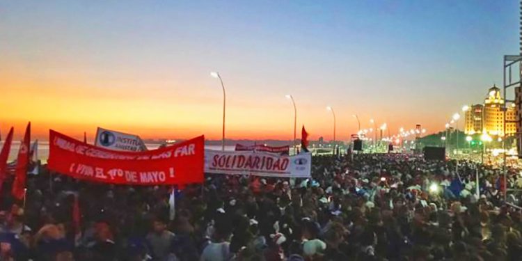 CUBA. Masiva participación del pueblo en el 1º de Mayo de la Isla irredenta