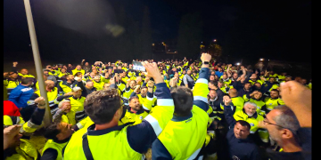 Rotunda determinación de los trabajadores y trabajadoras de Acerinox, «no al acuerdo, la lucha continúa»