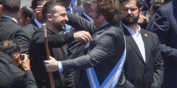 UCRANIA y ARGENTINA. Sus presidentes de extrema derecha sellan amistad y apoyo mutuo