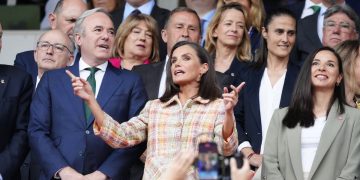 La ex presentadora del Telediario, Letizia Ortiz, no se atrevió a entregar las medallas a pie de campo