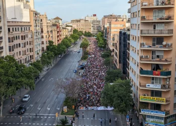 Miles de personas se manifestaron en Palma por una vivienda digna que el negocio turístico les arrebata
