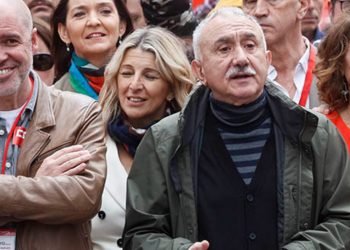 El gobierno (PSOE/Sumar) respaldan con su presencia a UGT y CC.OO por garantizarle la «paz social»