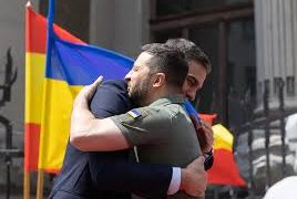 El títere de la OTAN y ultraderechista Zelenski invitado por el gobierno progre de España