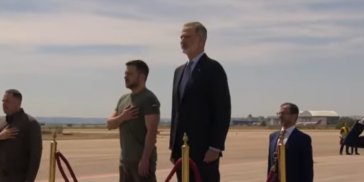 El Borbón, Sánchez, las Cortes… reciben al presidente ultraderechista de Ucrania con todos los honores