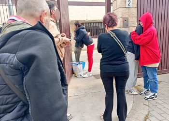 Zaragoza. Con minutos de diferencia medalla para la hija del Borbón rey y cárcel para 6 antifascistas