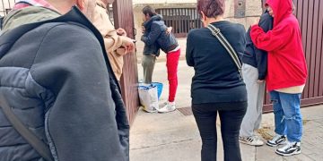 Zaragoza. Con minutos de diferencia medalla para la hija del Borbón rey y cárcel para 6 antifascistas