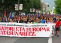 Masiva manifestación de EHKS en Donostia contra la OTAN, la UE y por la abstención