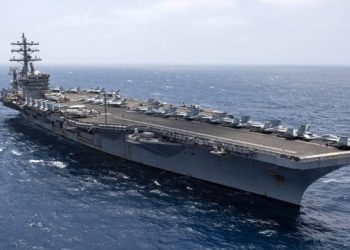 YEMEN. El portaviones Eisenhower atacado por misiles de la guerrilla hutí