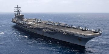 YEMEN. El portaviones Eisenhower atacado por misiles de la guerrilla hutí