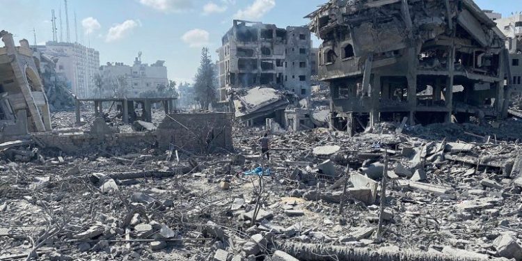 ADAM JOHNSON. La «guerra» no mata a los palestinos, lo hace Israel