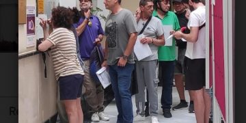 Vecinos de Cádiz acuden a pedir explicaciones al Alcalde ante el cierre de un Comedor solidario