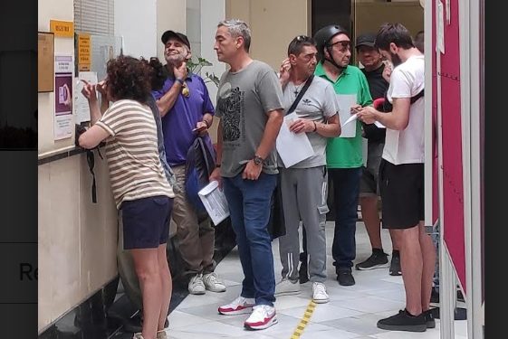 Vecinos de Cádiz acuden a pedir explicaciones al Alcalde ante el cierre de un Comedor solidario