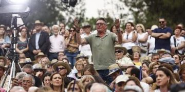 Mitin del PP en Valencia. Desde el público se grita al orador: ¡En castellano, que no lo entendemos!