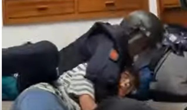 Violencia policial en la Universidad de Sevilla para desalojar a estudiantes solidarios con Palestina