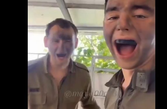 ISRAEL. Soldados sionistas burlándose del dolor de los palestinos