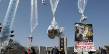 RPDC. Ahora sí Corea del Norte podría rendirse: Corea del Sur les envía folletos y USB con culebrones