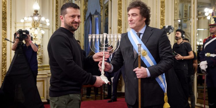 ARGENTINA. Milei acepta la invitación de su amigo Zelenski para participar en la «Cumbre por la paz»