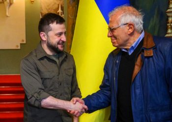 El neonazi-jardinero (PSOE) contento de ayudar al neonazi de Kiev con dinero robado a Rusia (vídeo)