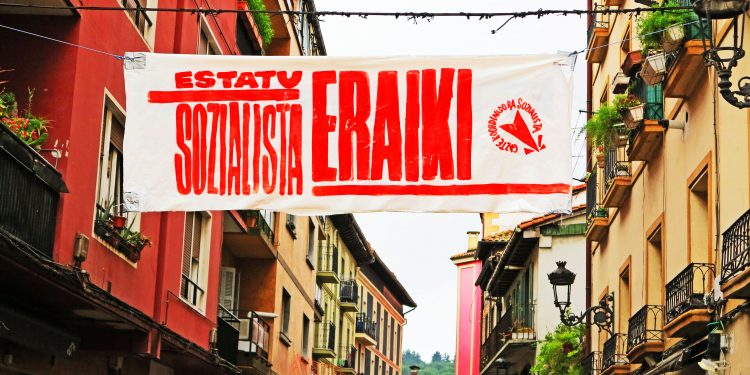 Reportaje fotográfico: Propaganda política del Movimiento Socialista de Euskal Herria
