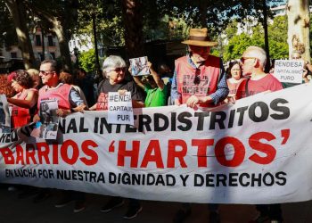 Barrios Hartos de Sevilla ha estado frente al Parlamento andaluz para decir esto (vídeo)