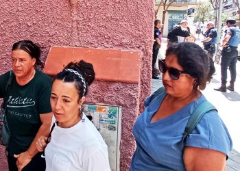 Un profesor, militante del PCE, desahucia a una madre y su hija