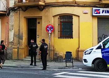 Intentaban parar un desahucio: La Guardia Urbana de Lleida detuvo a dos militantes de la PAH