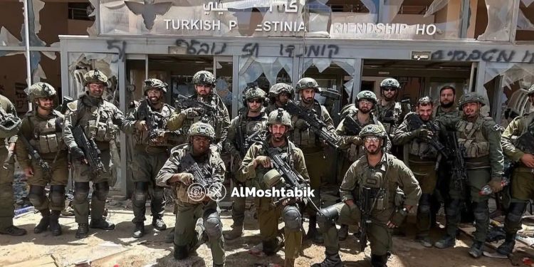 Otra «hazaña» del asesino Estado sionista: sus soldados orgullosos de haber destruido un hospital