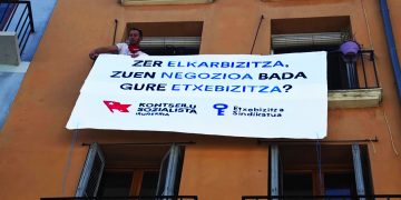 El Sindicato Socialista de Vivienda se marca una jota reivindicativa al paso de San Fermín (vídeo)