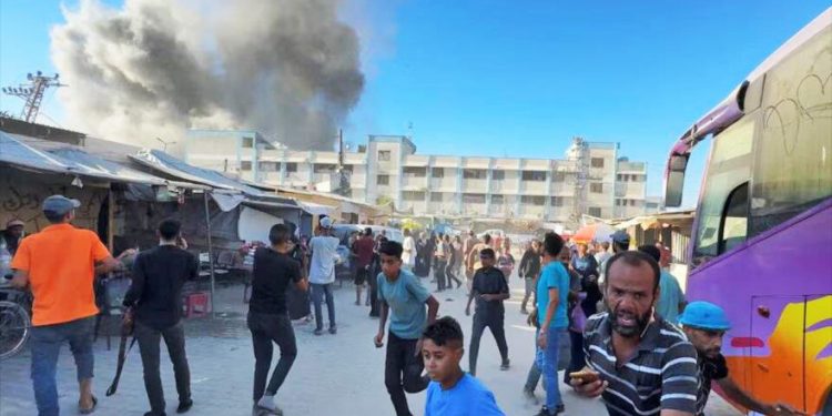 ISRAEL bombardea una escuela de la ONU que albergaba a palestinos desplazados (+ vídeo)