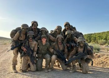 El gobierno (PSOE+Sumar) otorga un millón de euros para becas a militares