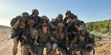 El gobierno (PSOE+Sumar) otorga un millón de euros para becas a militares