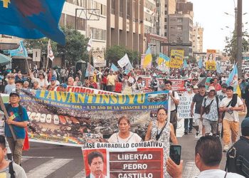 PERÚ. Miles de personas marchan contra el gobierno y la represión