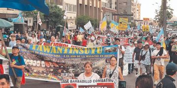 PERÚ. Miles de personas marchan contra el gobierno y la represión
