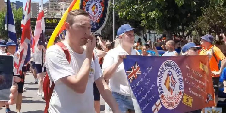 Por si faltaba algo, la extrema derecha británica se manifiesta… en Benidorm
