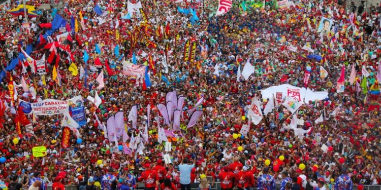 VENEZUELA. El pueblo movilizado y las Fuerzas Armadas Revolucionarias detienen el golpe del fascismo