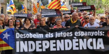 Una manifestación en Barcelona llama a la desobediencia a la «justicia»