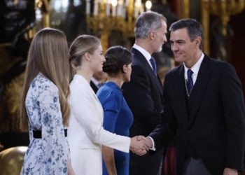El gobierno (PSOE+Sumar) otorga galones a la Borbón heredera en su enésimo acatamiento a la monarquía