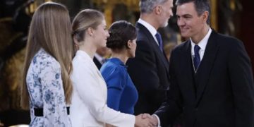El gobierno (PSOE+Sumar) otorga galones a la Borbón heredera en su enésimo acatamiento a la monarquía
