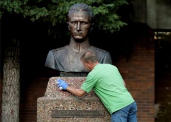 UCRANIA. Homenajes al criminal de guerra nazi Roman Shukhevych