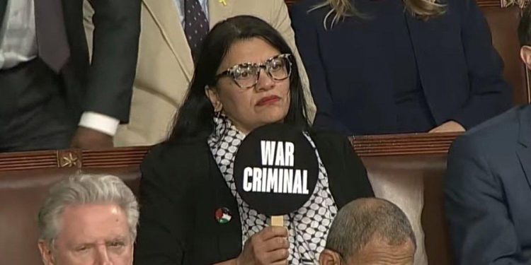 Cómplices del genocidio: La Cámara de representantes de EE.UU ovaciona a Netanyahu… con una excepción