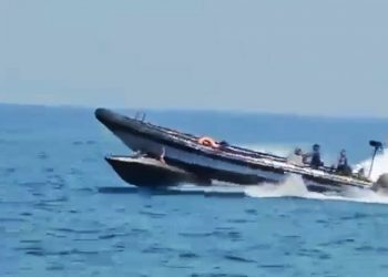 Salvaje actuación de la Guardia Civil: su lancha pasó por encima de una embarcación de migrantes