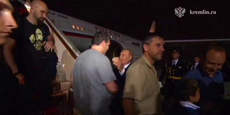 Putin recibió a Pablo González y a las otras personas liberadas que llegaron a Moscú