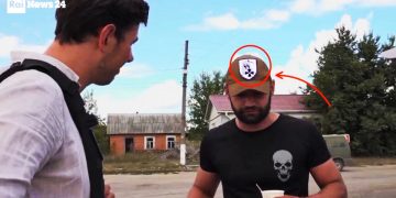 Rai News 24 (canal de TV italiana) entrevistó a un soldado portador de simbología nazi