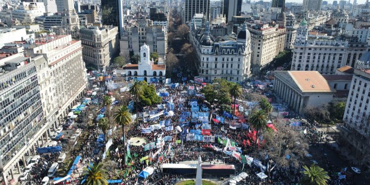 ARGENTINA. Organizaciones sociales marchan contra las “políticas de hambre” de Milei