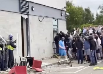 REINO UNIDO. Es lícito hablar ya de revuelta fascista en varias ciudades