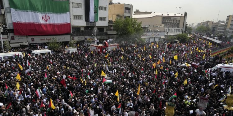 IRÁN. Multitudinario funeral por el líder de Hamás asesinado por Israel