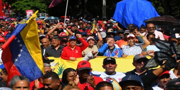 La clase obrera se movilizó en apoyo a la revolución pero Falsimedia no lo vio